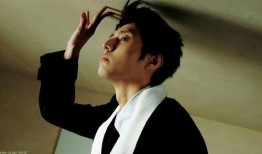 张凌赫抽烟被爆料视频是真的吗,张凌赫抽烟视频真实性揭秘