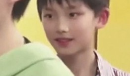 爆料丁程鑫眼神视频在线观看,深情演绎，引人入胜