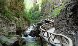 八泉峡爆料博主视频播放,博主带你领略峡谷奇观