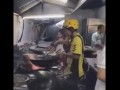 快递员爆料炒菜视频真实,揭秘快递小哥的厨艺逆袭之路