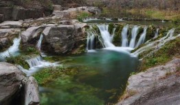 八泉峡爆料博主视频播放,博主带你领略峡谷奇观