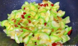 网红吃瓠子瓜,趣味横生引网友热议