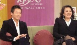 网友爆料张兰当妈妈视频,网友热议这位传奇企业家背后的温馨瞬间