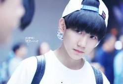 娱乐吃瓜社王源,娱乐圈的甜蜜瓜果，揭秘他的成长与蜕变